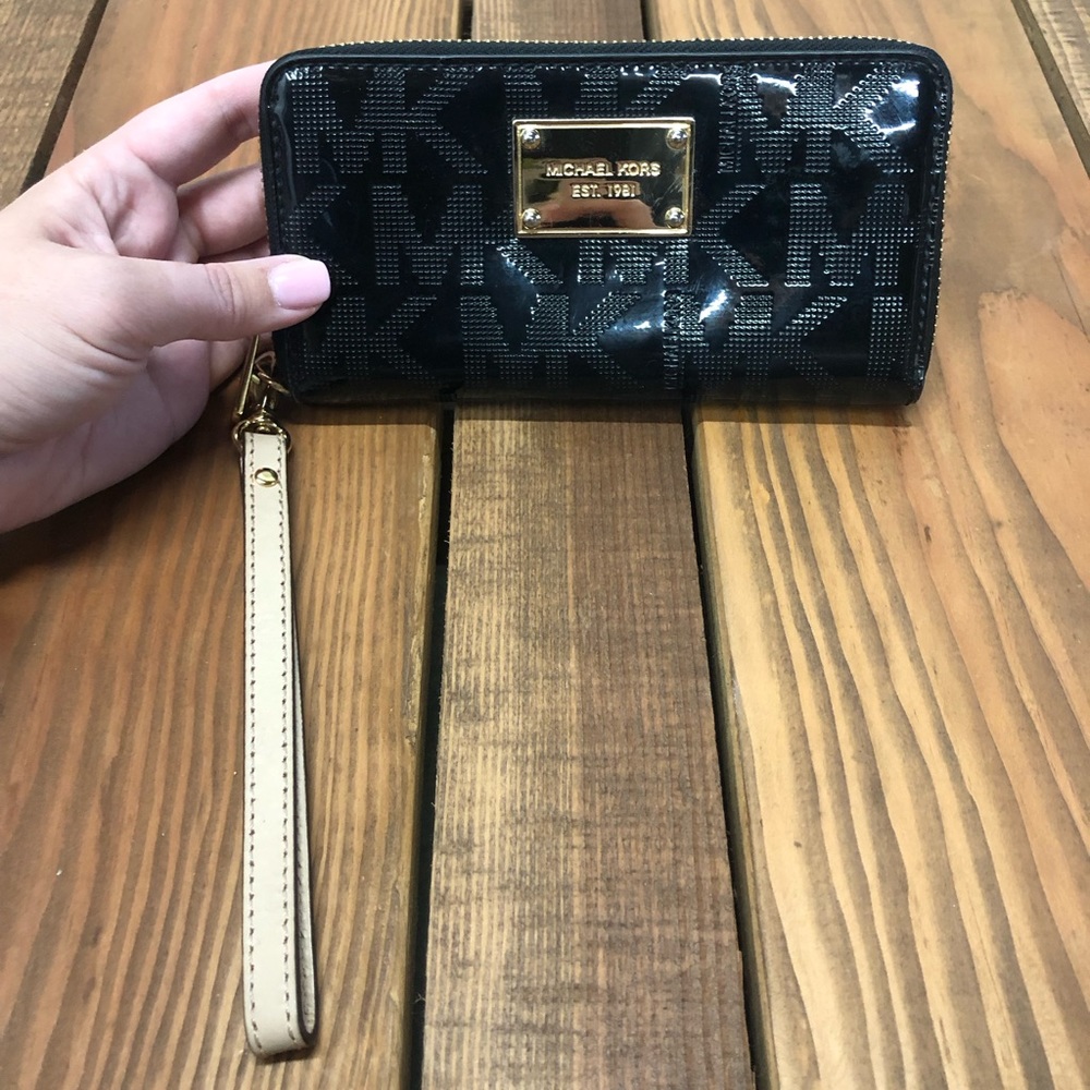 Michael Kors black wallet - Picture 3 of 11